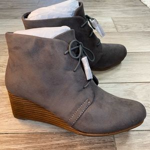 Dr. Scholl’s Taupe Dakota Suede Wedge Ankle Booties